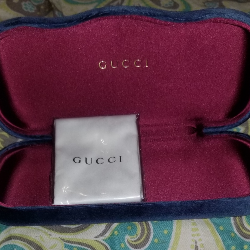 ⭐Gucci glasses case with cleaning cloth